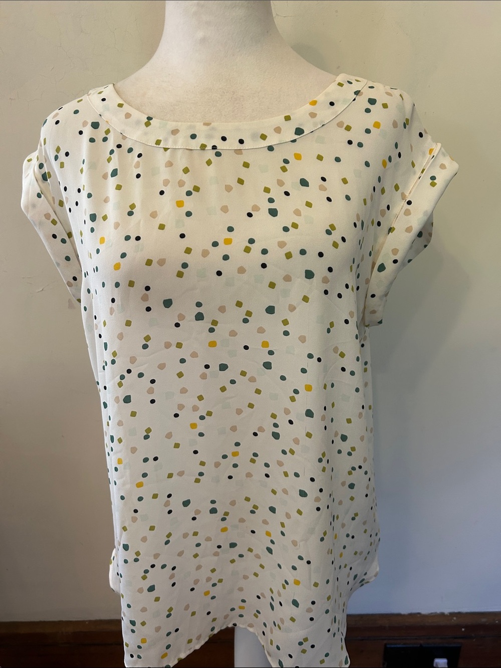 Ann Taylor Factory White Dot Print cap  Sleeve Blouse Size M EUC